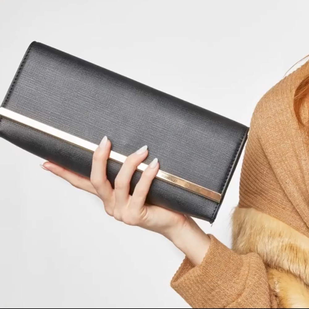 Brand NEW Summer & Rose Caroline Clutch